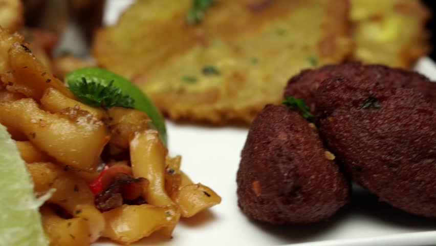 A spinning plate featuring akra, papita, potato wedge, salad and sauce.