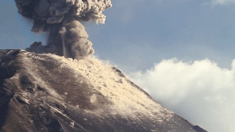 Tungurahua Volcano erupting, March 2013, Ecuador (speeded up 10x)