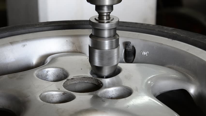 Industrial CNC drill machine milling car aluminum wheel