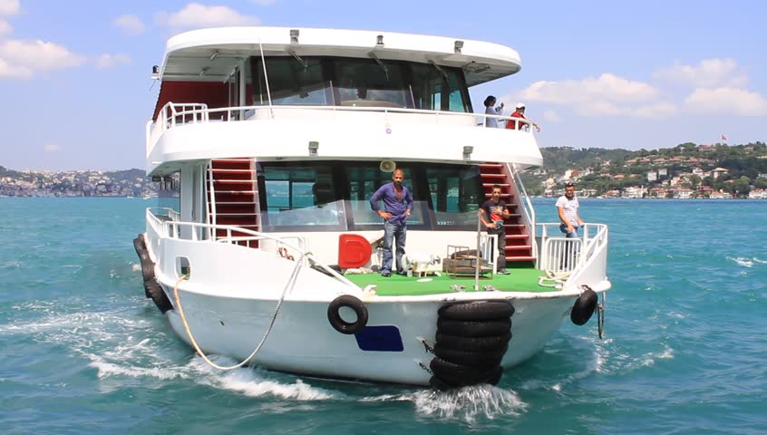 ISTANBUL - AUG 13: Bosporus Tour Boat sails into Port of Beylerbeyi on August