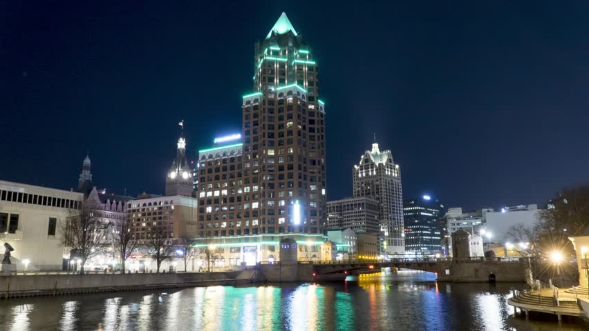 Milwaukee River Time Lapse At Night – Timelapse of Milwaukee Wisconsin With Buildings and Traffic - Bucks Home Stadium - Skyline Time-Lapse