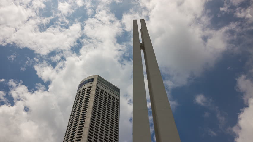 day time sinagpore city center famous war monument top modern hotel exterior up view 4k timelapse