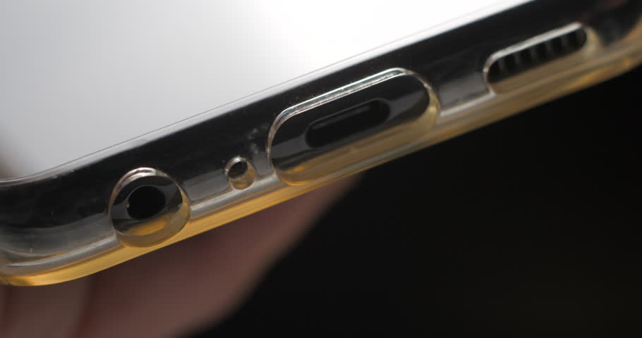 USB-C cable macro plugin to smartphone slow motion