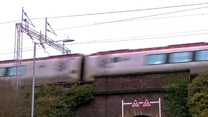 Train Crossing a Bridge at High Speed (with audio) - 16th March 2013, Penkridge