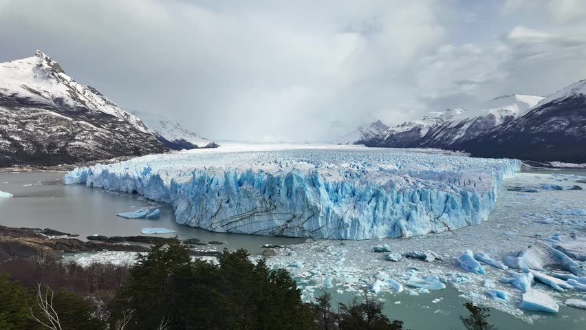 Los Glaciares National Park At El Calafate In Santa Cruz Argentina. Stunning Glacier. Los Glaciares National Park. Los Glaciares National Park At El Calafate In Santa Cruz Argentina.
