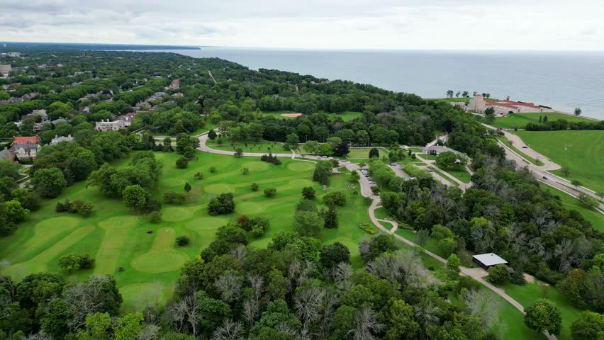 Lake Park, Wisconsin Overlooking Lake Michigan; Milwaukee County Parks And Recreation. 4K Aerial Reverse Over The Golf Course And Lighthouse.
