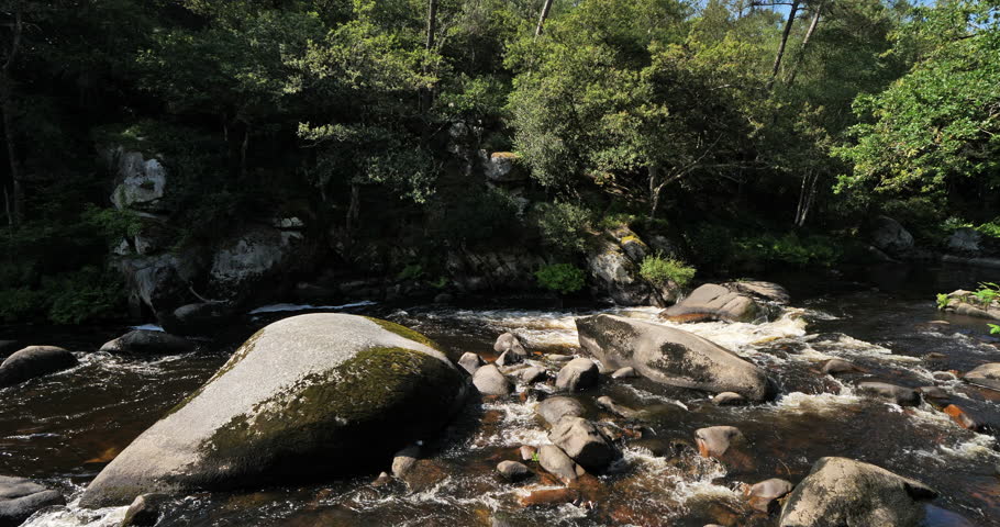 The river Elle, Roches du Diable, Querrien, Finistere department, Brittany, France