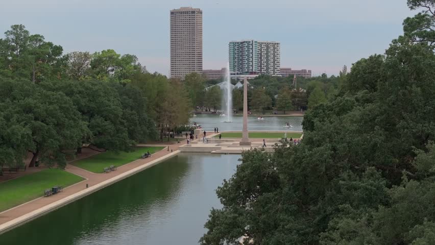 Hermann Park in Houston - Reflection pool and Pioneer Memorial Obelisk