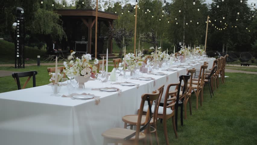 Creating an Elegant Outdoor Dining Setup complete with Beautiful Floral Arrangements
