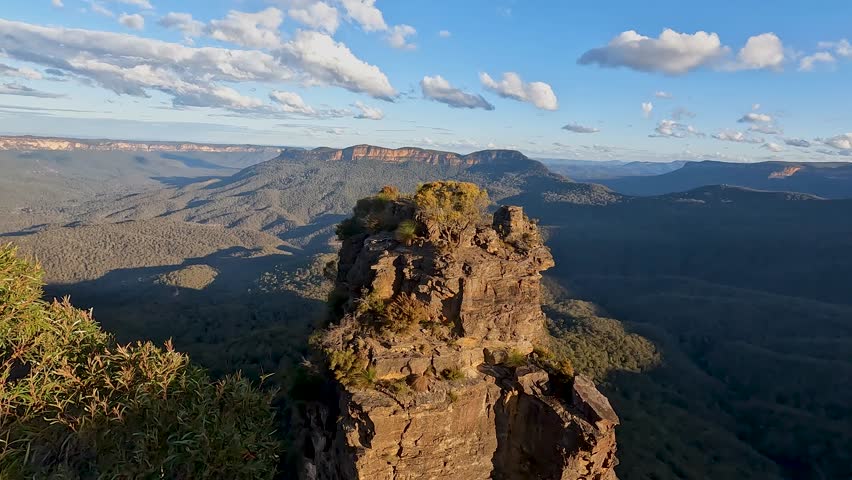 Landscape of The Three Sisters are an unusual rock formation in the Blue Mountains National Park of Katoomba , New South Wales, Australia - Footage  Travel Trekking Outdoor Nature