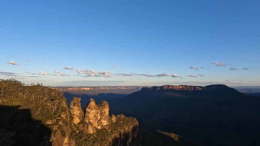 Landscape of The Three Sisters are an unusual rock formation in the Blue Mountains National Park of Katoomba , New South Wales, Australia - Pan Footage  Travel Trekking Outdoor Nature