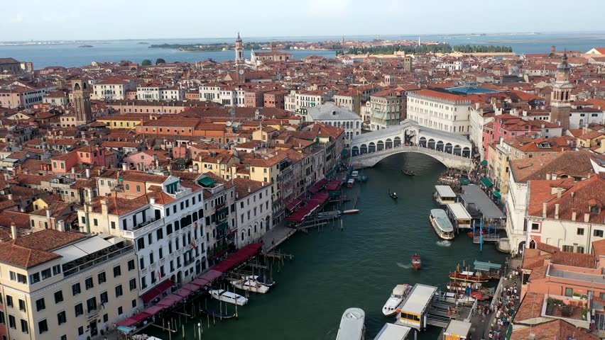 Timelapse of Rialto Bridge, Venice - Boats Moving on Grand Canal
