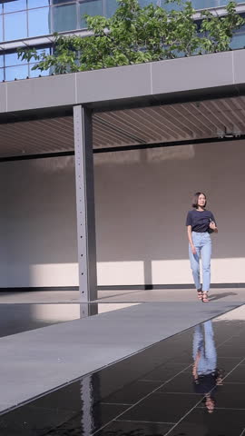 Women teach how to dress and fashion clothes	
