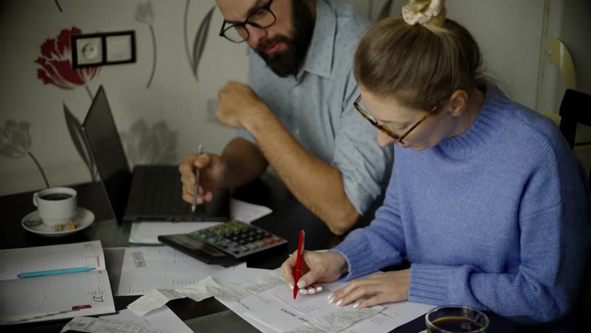 Residential Pay Bills, Use Calculator Count Expenses. Home Budget Control, Manage Finances. Review Overdue Loan Payments Feel Stressed. Crisis, Lack Of Money. Debt Counting. Counting Domestic Budget