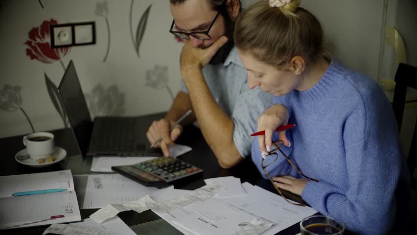 Residential Pay Bills, Use Calculator Count Expenses. Home Budget Control, Manage Finances. Review Overdue Loan Payments Feel Stressed. Crisis, Lack Of Money. Debt Counting. Counting Domestic Budget