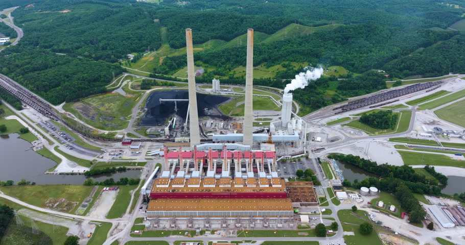Large thermal Kingston power plant in Roane County near Kingston, Tennessee. Coal used as fossil fuel for electric energy production in American grid.