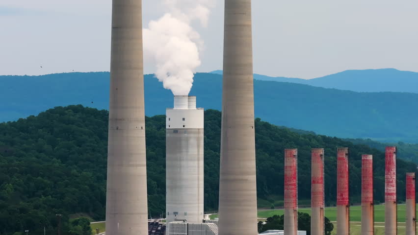 Large thermal Kingston power plant in Roane County near Kingston, Tennessee. Coal used as fossil fuel for electric energy production in American grid.