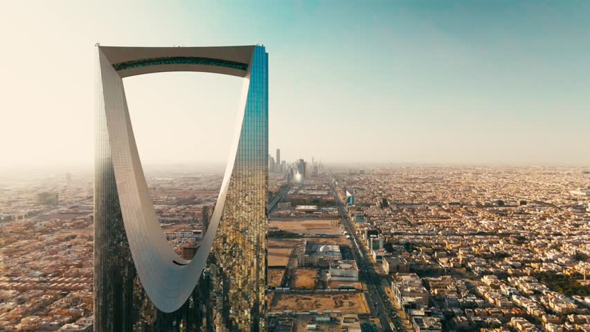 4K- Kingdom Tower in Riyadh - Saudi Arabia