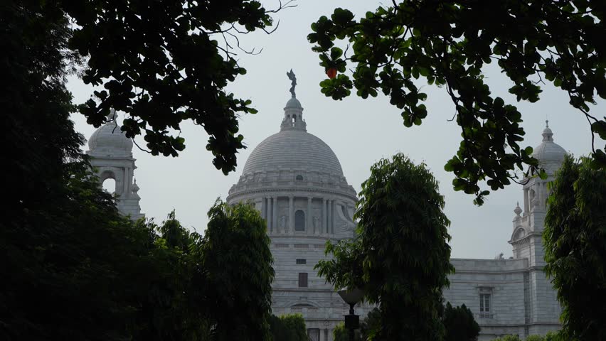 Victoria Memorial Hall This marble palace was established in Central Kolkata in 1921 by the British Government to commemorate Queen Victoria.