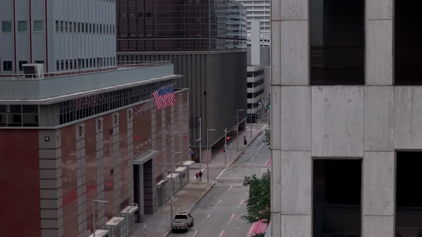 Reveal of empty avenue in Downtown Houston on Thanksgiving