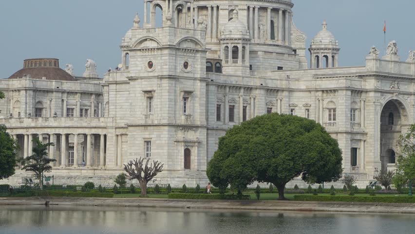 Victoria Memorial Hall This marble palace was established in Central Kolkata in 1921 by the British Government to commemorate Queen Victoria.