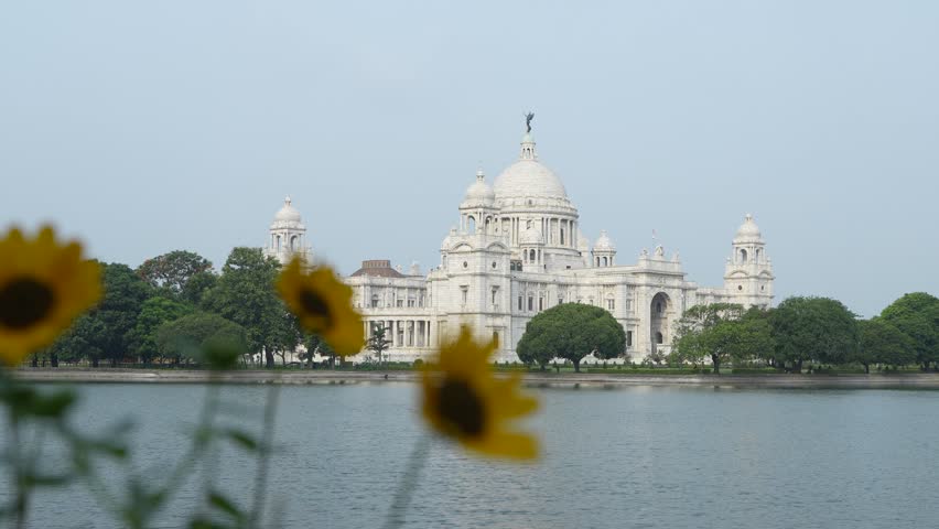 Victoria Memorial Hall This marble palace was established in Central Kolkata in 1921 by the British Government to commemorate Queen Victoria.