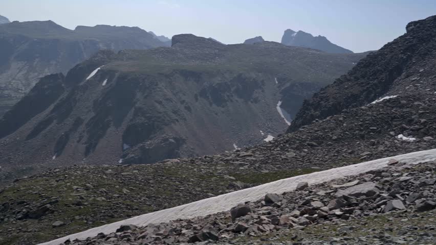 Sweeping mountain views of Washakie Pass, showcasing the majestic natural beauty of the Wind River Wilderness in Wyoming, sweeping pan left