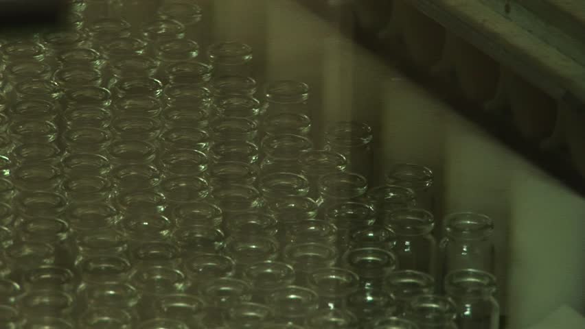 Technological line for packaging of drugs in glass vials