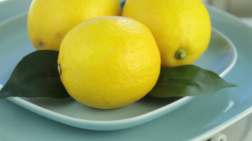 Lemons rotate the plate