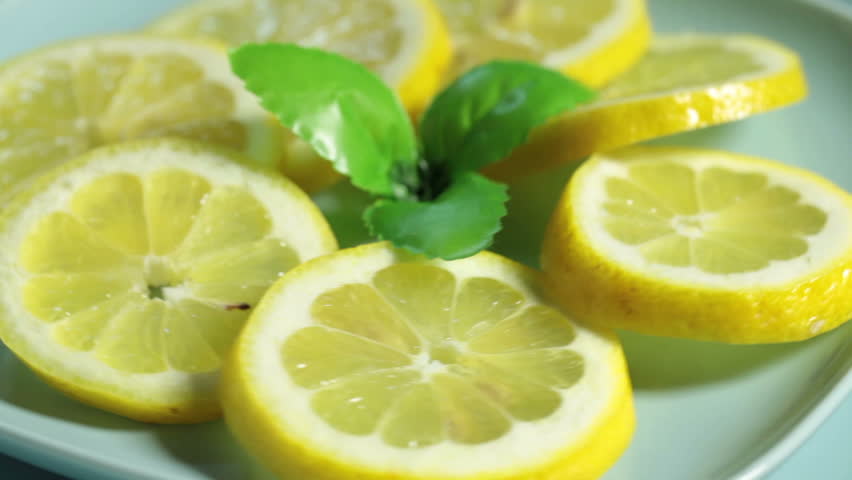 Lemons rotate the plate
