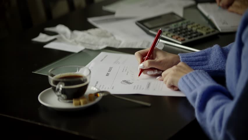 Personal Expenses. Incomes Calculations Managing Finance. Calculating Bills, Taxes And Expenses. Counting Mortgage Rate. Family Financial Economy. Monthly Household Budget. Planning Budget Papers Pay