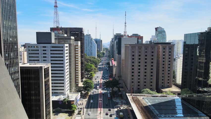 Vista aérea da Av. Paulista - Centro financeiro de São Paulo - Brasil. Aerial view of Paulista Avenue - Financial center of São Paulo - Brazil