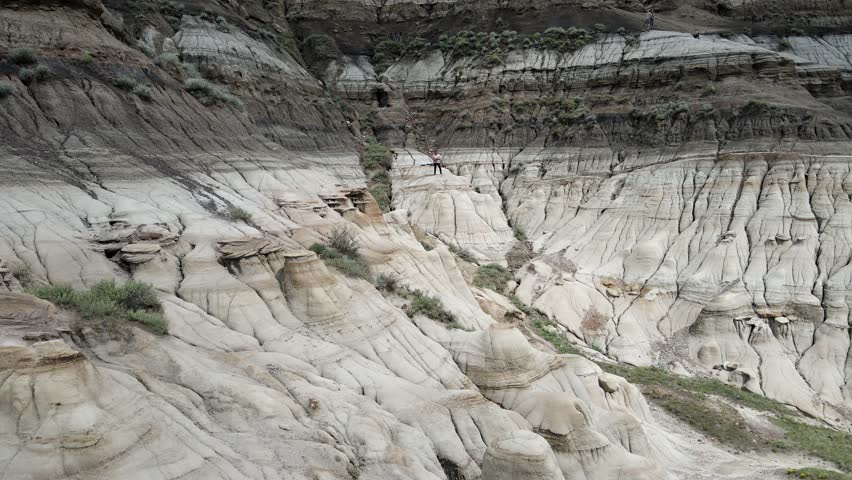 The Willow Creek hoodoos are among Alberta’s most popular and widely-recognized geological formations. These stunning natural wonders can be seen just 15 minutes east of Drumheller on Highway 10