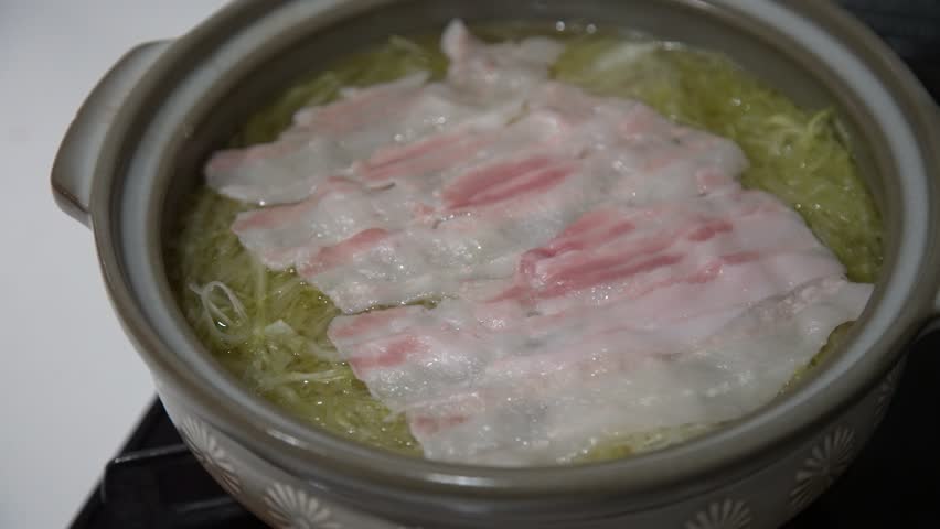 Making pork shabu-shabu hotpot with shredded cabbage