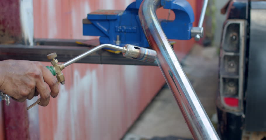 Blow gas onto the stainless steel pipe for bending.Using heat to bend pipes.