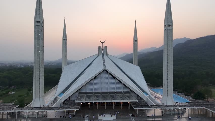 Faisal Mosque Zoom Out Cinematic Drone Shot
