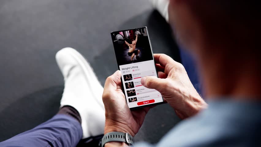 Sport Training Using Mobile Phone App In Gym