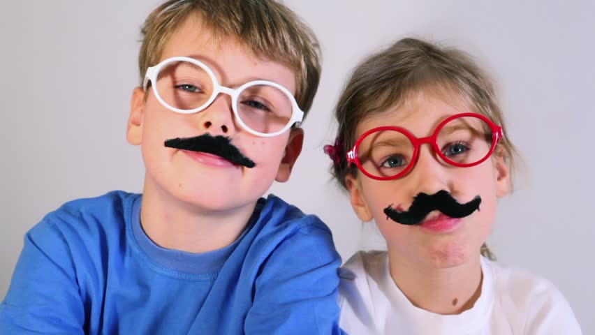 kids play glasses