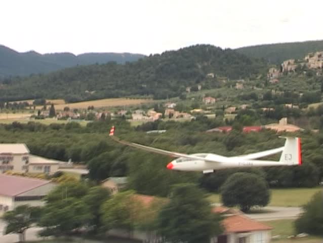glider landing 