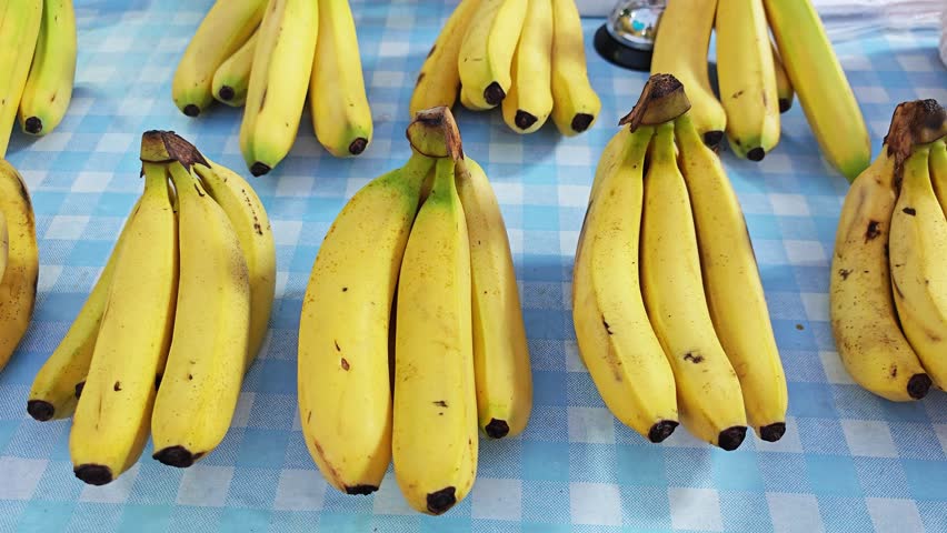 Ripe bananas in the market