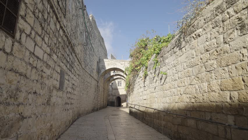A narrow alleyway in Jerusalem