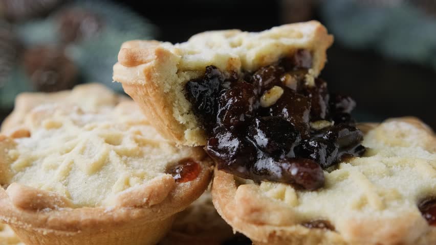 British Christmas mince pies or fruit pie. Rotating video