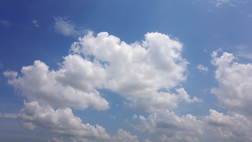 Dramatic cloud movement in time-lapse. White cloud in blu sky. HD