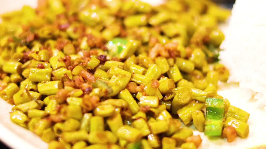 Delicious stir-fried dish with pork and beans