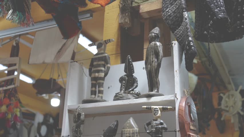 Wooden frog sculptures displayed in a craft store Selknam