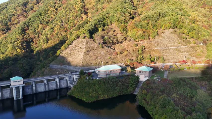 Lake Mizugaki, dyed in autumn leaves, was photographed by drone. Lake Mizugaki is an artificial lake created by the Shiokawa Dam in Hokuto City, Yamanashi Prefecture.