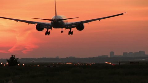 Big plane landing at dusk
All Airplane footage has been recorded with the use of a Rode NTG-1 External Microphone 