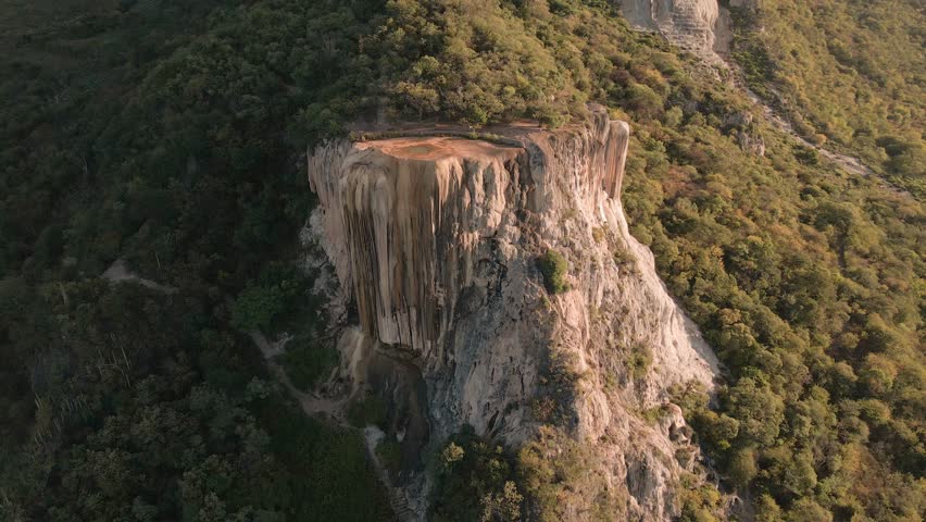 Hierve el Agua is a system of petrified waterfalls, formed by calcium carbonate. The waterfalls are of natural origin and were formed thousands of years ago by the runoff of water.