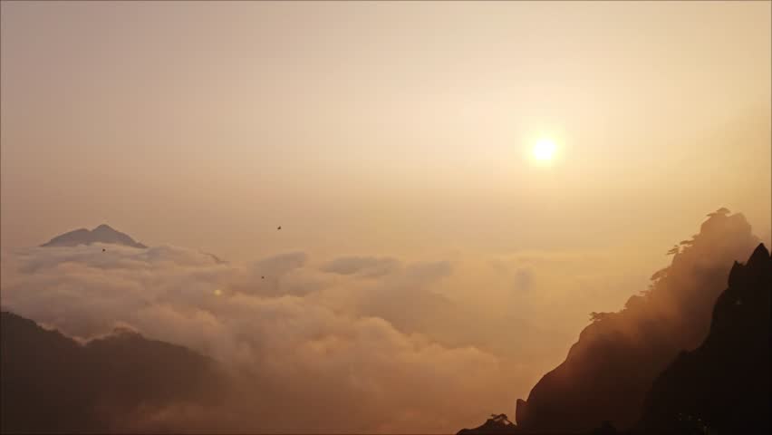 The beautiful Mount Huangshan Mountain in Anhui Province, China is surrounded by clouds and mist，High mountain clouds and mist, a fairyland on earth
