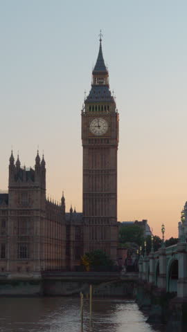Vertical screen: The historic center of London, with a view of Big Ben and the Palace of Westminster. The center of attraction for tourists from all over the world.